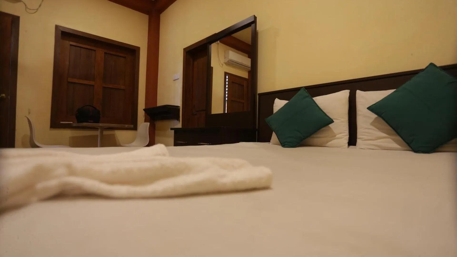 Hotel Wood Land Airport Residences Seeduwa