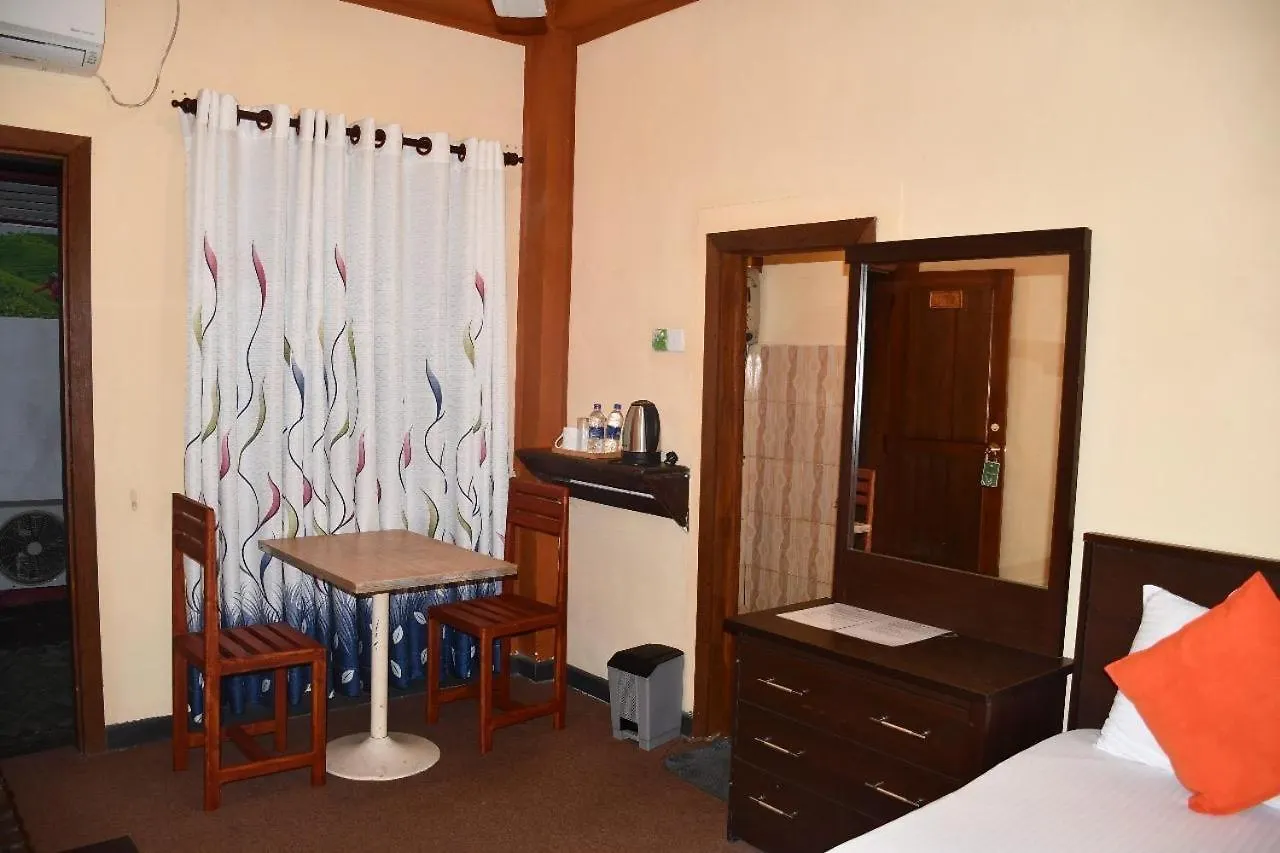 Wood Land Airport Residences Seeduwa 3*,